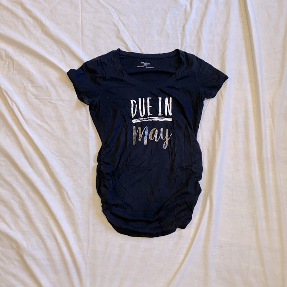 Maternity Scoopneck Tee. Side ruched.